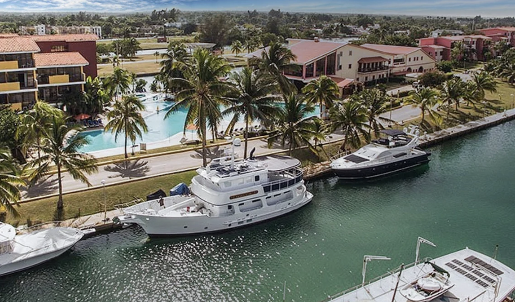 🚤 Cruising to Cuba by Boat: A Journey Through Time and Tropical Beauty
